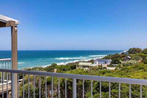 Wake Up To Ocean Views In Stylish Comfort - Accommodation Brisbane 0