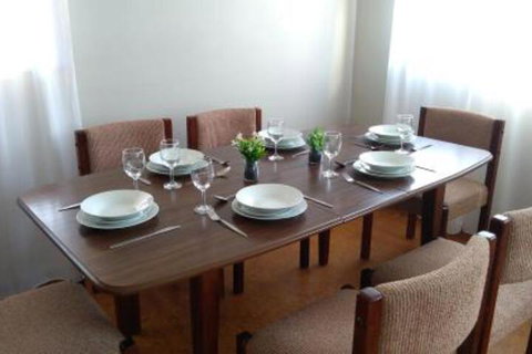 Large 5 Bedroom House With Wifi & Netflix Close To Taronga Western Plains Zoo - Accommodation Brisbane 4