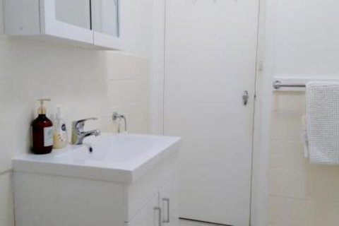 Large 5 Bedroom House With Wifi & Netflix Close To Taronga Western Plains Zoo - Accommodation Brisbane 2