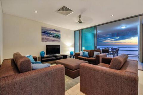 Oceana Darwin Central Oceanfront 3 Bedroom 2 Lounge Room Pool Gym Tennis Court Sleeps 9 - Accommodation Brisbane 2