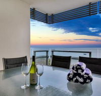Oceana Darwin Central Oceanfront 3 bedroom 2 Lounge Room Pool Gym Tennis Court Sleeps 9 - Accommodation Brisbane