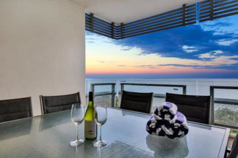 Oceana Darwin Central Oceanfront 3 Bedroom 2 Lounge Room Pool Gym Tennis Court Sleeps 9 - Accommodation Brisbane 0