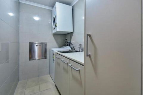 Oceana Darwin Central Oceanfront 3 Bedroom 2 Lounge Room Pool Gym Tennis Court Sleeps 9 - Accommodation Brisbane 7