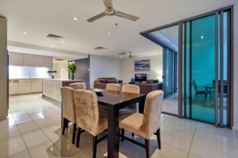 Oceana Darwin Central Oceanfront 3 Bedroom 2 Lounge Room Pool Gym Tennis Court Sleeps 9 - Accommodation Brisbane 3