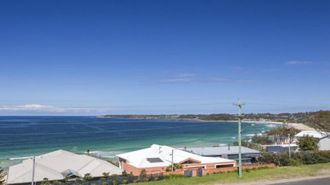 143 Mitchell Pde Magnificent Outlook - Accommodation Brisbane 1