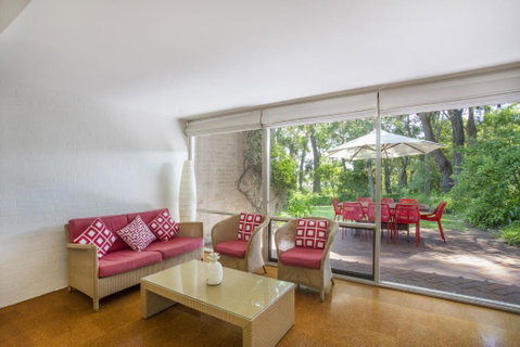 6 / 1 Riversdale Ave Mollymook Exclusive - Accommodation Brisbane 2