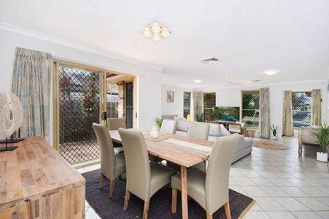Kailani Beach House - Accommodation Brisbane 2