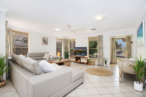 Kailani Beach House - Accommodation Brisbane 0