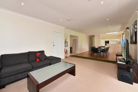 Nulkaba Escape Super Central Walk To Zoo Short Drive To Potters + Wineries - Accommodation Brisbane 6