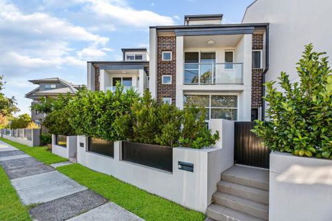 Relax In A Spacious & Modern Townhouse In Asquith - Accommodation Brisbane 2