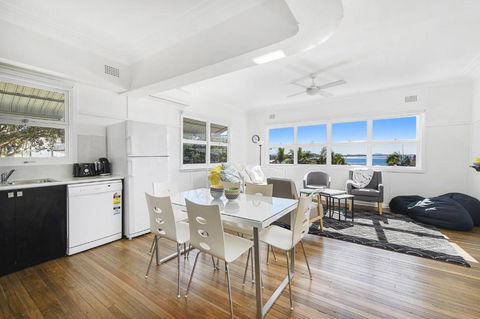Whitecaps 26 East Street - Accommodation Brisbane 1
