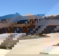 the Anchorage by the Lake - Accommodation Brisbane