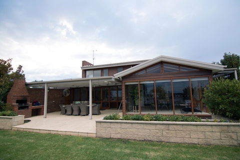 Lake House 61 Mulwala - Accommodation Brisbane 0