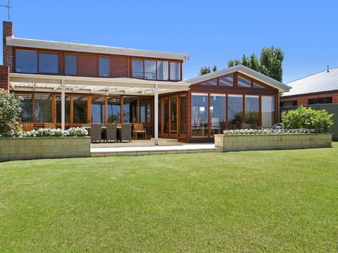 Lake House 61 Mulwala - Accommodation Brisbane 1
