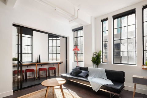 Spacious Designer Warehouse Melbourne CBD Apartment - Accommodation Brisbane 3