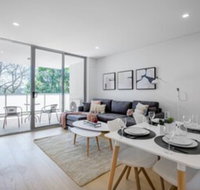 Executive Luxury Apt With Parking Next to Station - Accommodation Brisbane