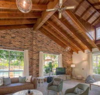 Luxurious Home on 5 Acres Close to CBD Sleeps 18 - Accommodation Brisbane