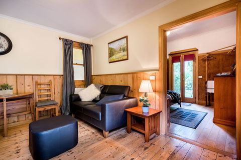 Avalon House - Accommodation Brisbane 0