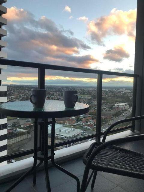 Elegant Design 2 Bed 2 Bath Apartment In Liverpool - Accommodation Brisbane 1