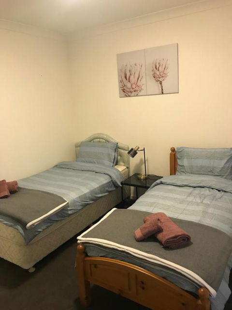 Elegant Design 2 Bed 2 Bath Apartment In Liverpool - Accommodation Brisbane 2