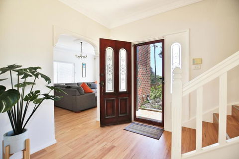 The Crescent Pet Friendly 1 Min To Beach - Accommodation Brisbane 3