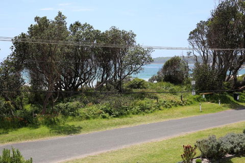 The Crescent Pet Friendly 1 Min To Beach - Accommodation Brisbane 5