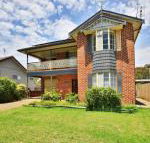 The Crescent Pet Friendly 1 Min to Beach - Accommodation Brisbane