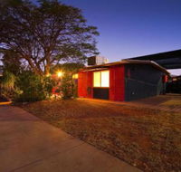 4 Page Street Colourful  Shady 3 Bedroom Home - Accommodation Brisbane