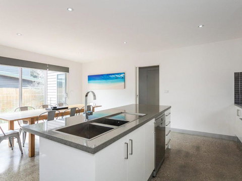 ANGLE By THE SEA Anglesea - Accommodation Brisbane 1