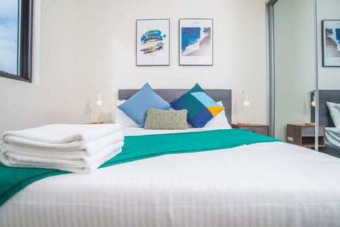 Refreshing 2bed2bath APT In Up&coming Liverpool - Accommodation Brisbane 1