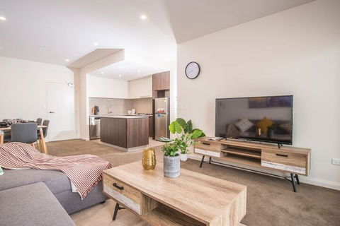 Refreshing 2bed2bath APT In Up&coming Liverpool - Accommodation Brisbane 7