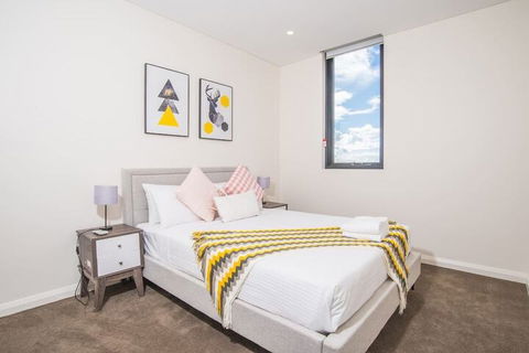 Refreshing 2bed2bath APT In Up&coming Liverpool - Accommodation Brisbane 3