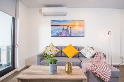 Refreshing 2bed2bath APT In Up&coming Liverpool - Accommodation Brisbane 2
