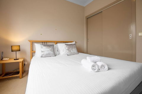 Gorgeous 4BR Home In Point Cook - Accommodation Brisbane 2