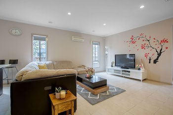 Gorgeous 4BR Home In Point Cook - Accommodation Brisbane 0