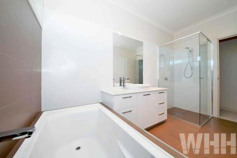 Adelphi Views On Luton Woodlands - Accommodation Brisbane 4