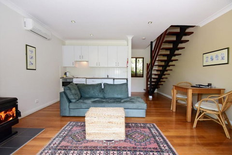 Cloudsong Chalet 3 Close To The Village Centre! - Accommodation Brisbane 2