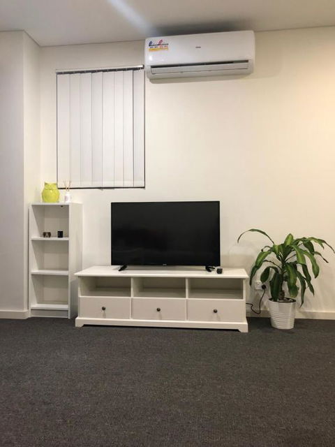Modern Apartment In Liverpool CBD - Accommodation Brisbane 6