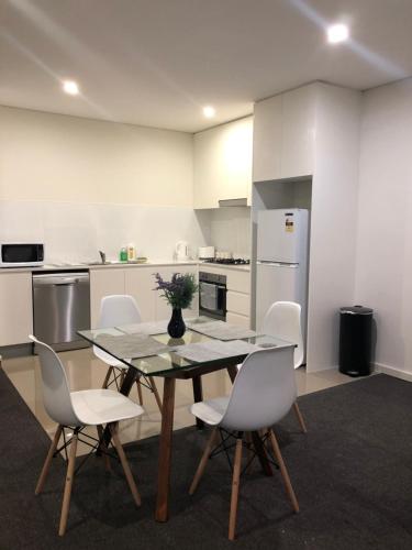 Modern Apartment In Liverpool CBD - Accommodation Brisbane 1