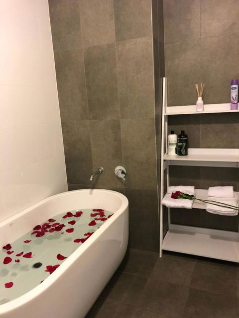 Modern Apartment In Liverpool CBD - Accommodation Brisbane 3