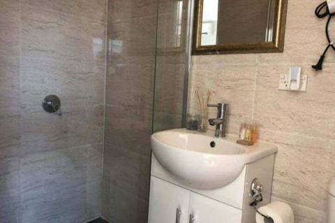 Travelers Affordable Studio Unit (Beverly Hills) - Accommodation Brisbane 5