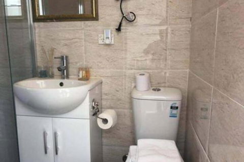 Travelers Affordable Studio Unit (Beverly Hills) - Accommodation Brisbane 4