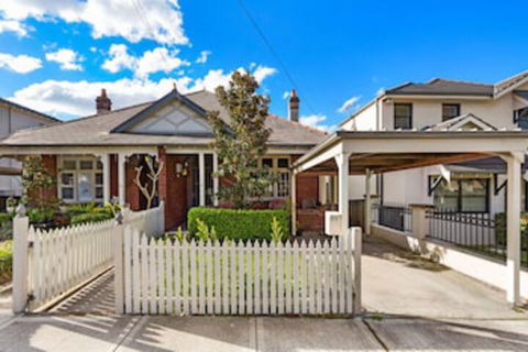 Drummoyne 3 Bedroom Home (62ALE) - Accommodation Brisbane 0