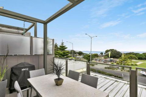 WATERFRONT TWO Position Perfect NEW LISTING 2019 - Accommodation Brisbane 3