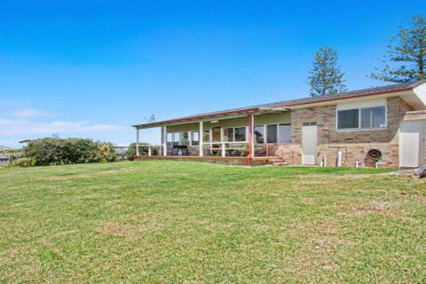 Amazing Aspects Perched Above Tilbury Cove - Accommodation Brisbane 7