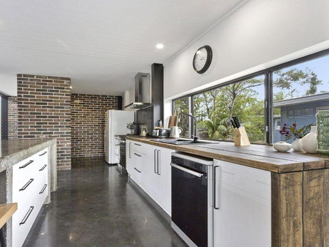 Horizons At Currarong Architecturally Designed Beach House - Accommodation Brisbane 1
