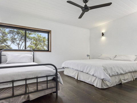 Horizons At Currarong Architecturally Designed Beach House - Accommodation Brisbane 6