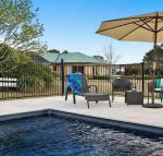 Sinden Park garden swimming pool rural vistas - Accommodation Brisbane