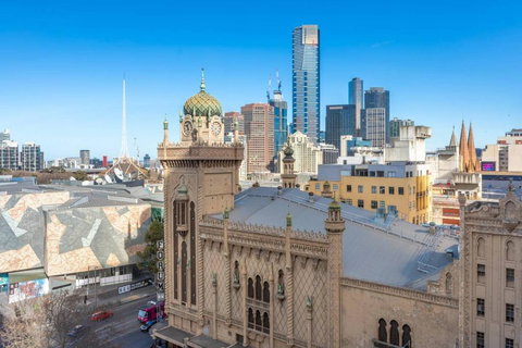 Oliver Stylish City Views Near Graffiti Laneways - Accommodation Brisbane 3