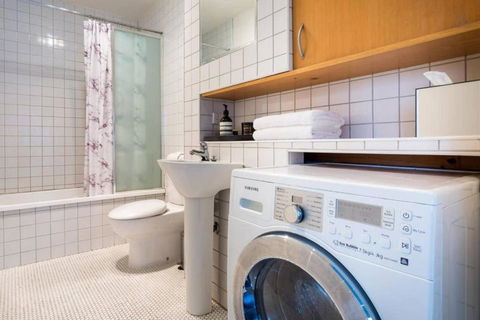 Penthouse At Graffiti Laneways & Top Restaurants - Accommodation Brisbane 3